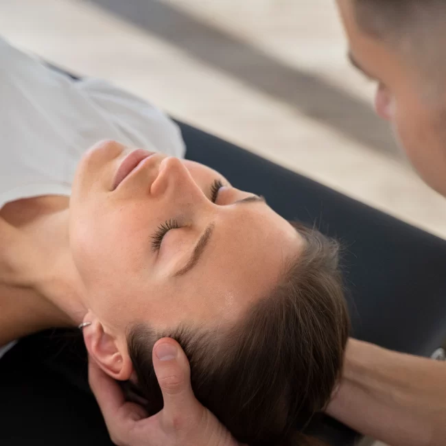 Foto de um profissional teraputico. Exemplo de qual profissional que pode fazer o curso de ozonioterapia